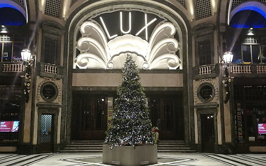 Chiuso il Cinema Lux: dopo il rogo di Crans-Montana scatta lo stop alla storica sala di Galleria San Federico