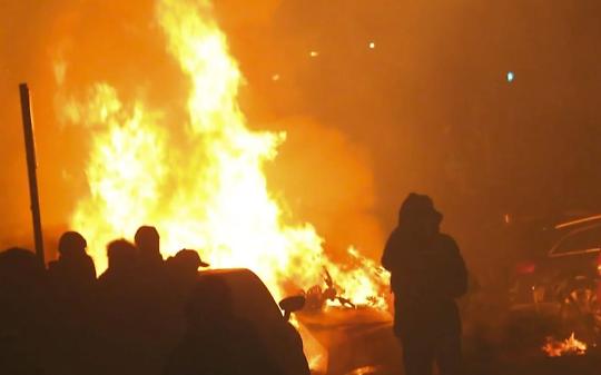 Torino torna a bruciare