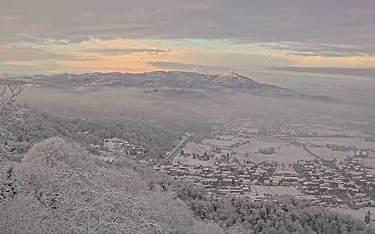 Torino si risveglia sotto la neve 