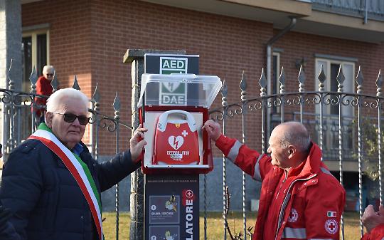 Un nuovo defibrillatore per Robassomero, la prevenzione diventa patrimonio collettivo