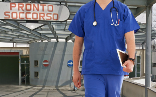 Pronto soccorso devastato a Ciri&egrave;, in aula il giovane gi&agrave; condannato per l&rsquo;aggressione all&rsquo;infermiere