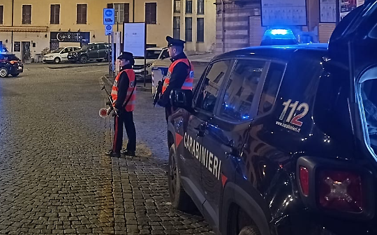 Carnevale di Ivrea, 170 alcoltest in una notte: cinque guidatori oltre il limite e droga tra i giovani