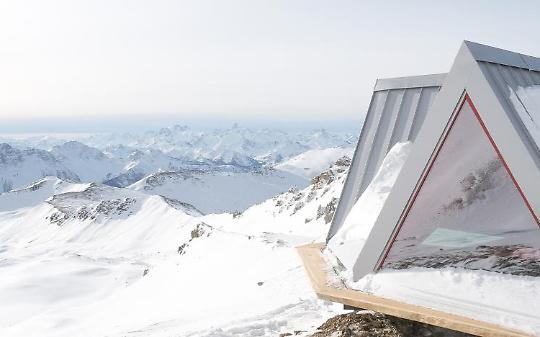 Bloccati tre notti al Bivacco Berrone tra vento e rischio valanghe