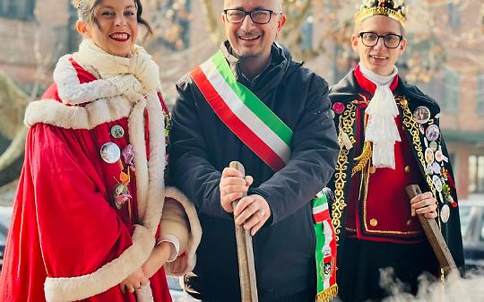 Il Carnevalone fa 76: paese in festa con il Re e la Regina del Fuoco