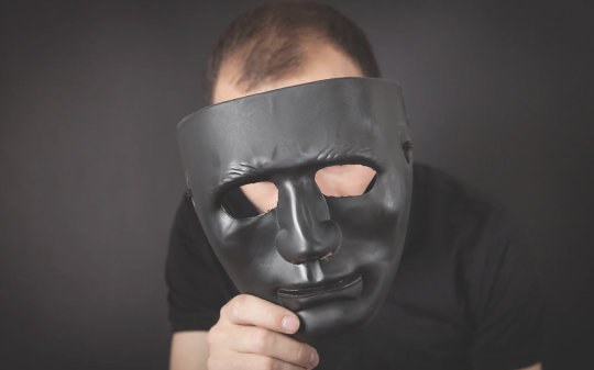 Si ferma al parco giochi e si masturba davanti a due 14enni: a Ivrea il processo