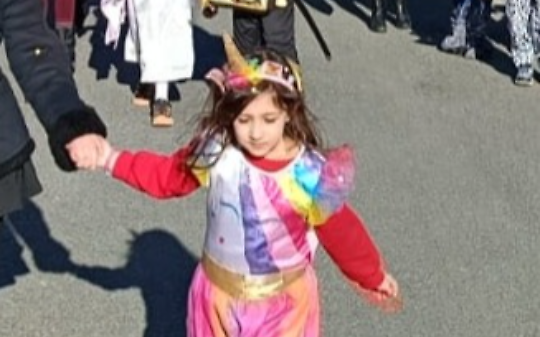 La sfilata dei bambini mascherati a Traves