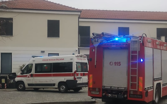 Malore sul treno a Settimo Torinese, uomo disteso a terra soccorso in stazione