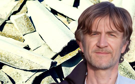 Amianto nascosto tra i muri della scuola di Mazz&egrave;: scoperta solo prima della demolizione