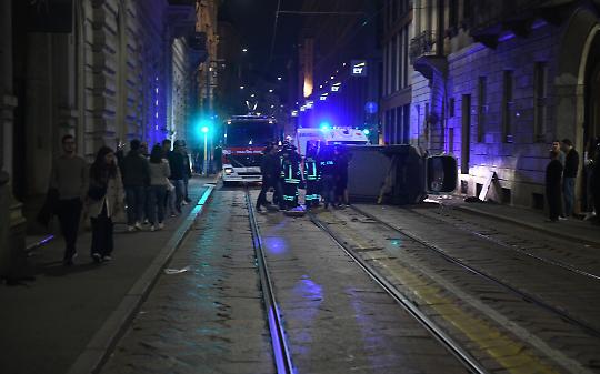 Scontro tra auto e furgone 