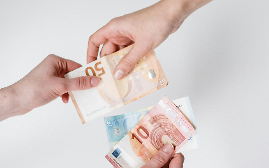 Venaria Reale, un aiuto concreto contro il sovraindebitamento: firmata la convenzione con la Fondazione La Scialuppa