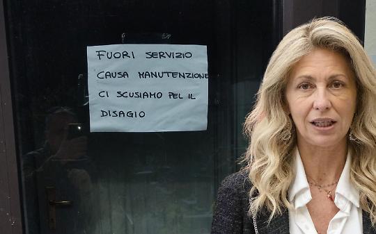 Nel cimitero di San Mauro il bagno &egrave; un optional. I cittadini denunciano: &ldquo;Fuori servizio da tre mesi&rdquo;