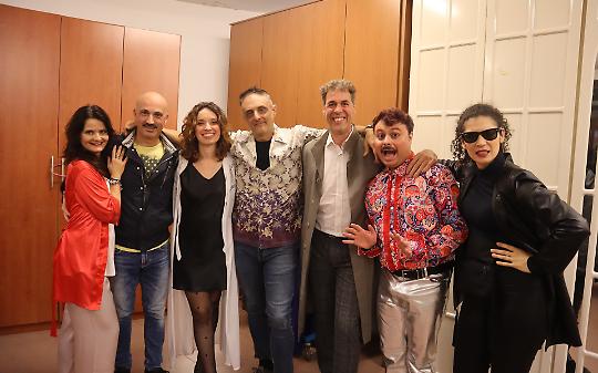 Borgaro sceglie il teatro: successo per &ldquo;Taxi per 2&rdquo; al Teatro Italia - VIDEO 