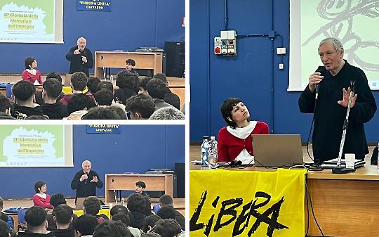 Don Luigi Ciotti a Chivasso: studenti in silenzio davanti alle storie delle vittime di mafia
