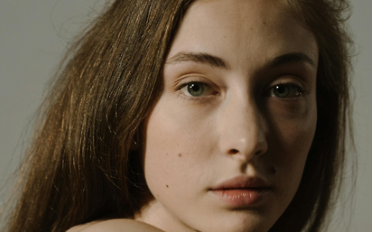 Endometriosi, fino a 3 milioni di donne colpite in Italia: a Venaria arriva la panchina gialla della consapevolezza