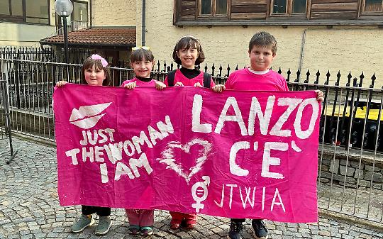 Camminata solidale e arte in mostra per &ldquo;Just The Woman I Am&rdquo; a Lanzo