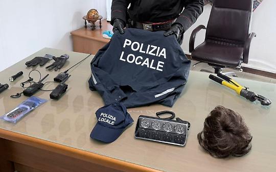 Volpiano, auto &ldquo;civetta&rdquo;, sirene e targhe false