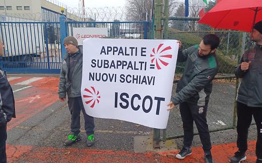 Sciopero davanti ai cancelli di Leonardo: i lavoratori dell&rsquo;appalto chiedono contratto e salario adeguati