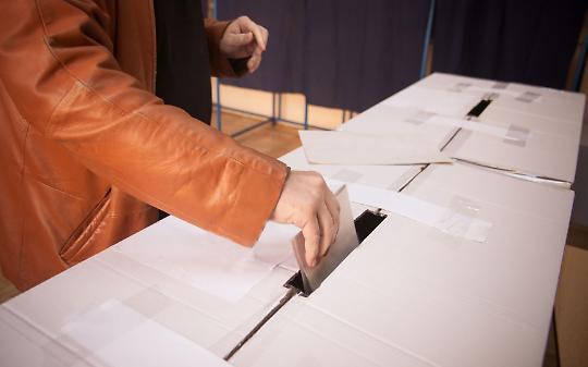 Urne aperte a maggio