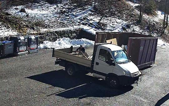 Saccheggia l&rsquo;ecocentro e accumula rottami in casa: pensionato denunciato nelle Valli di Lanzo