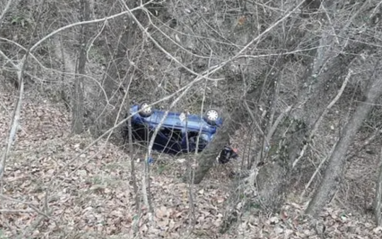 Auto nel dirupo tra i boschi: trovati resti umani a Mezzenile