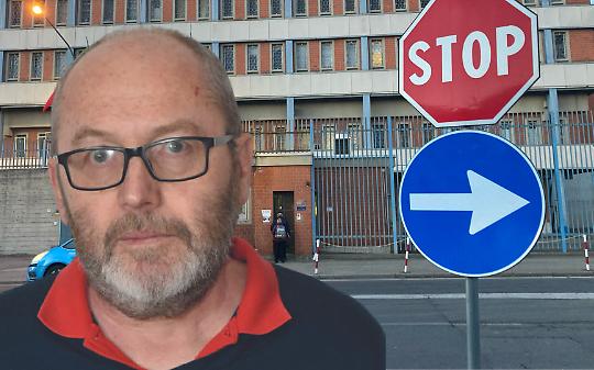 Un rotolo di carta igienica, un materasso marcio e il silenzio dei Comuni