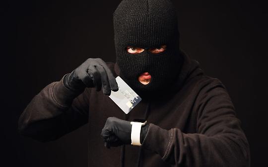 Valperga, tentato furto