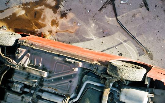 Auto si ribalta nel fosso tra Front e Busano