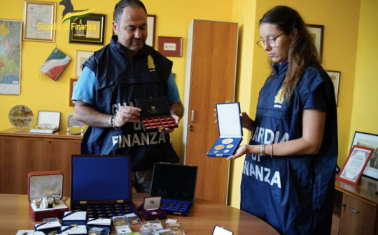 Alcuni dei beni sequestrati alla broker dalla Guardia di Finanza