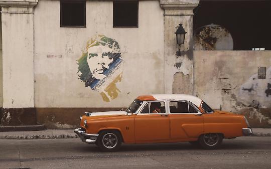 Cuba al buio: ospedali senza corrente per 12 ore al giorno, a rischio cure e farmaci