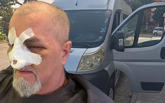 Vive in un furgone da 5 anni. Se non gli danno una casa si dar&agrave; fuoco davanti al palazzo della Regione