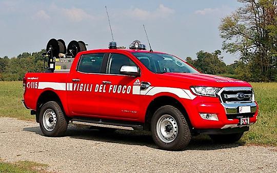 Nuovo mezzo per i Vigili del Fuoco: pick-up operativo per emergenze e incendi boschivi