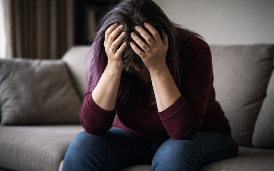 Calci, coltelli e paura: una madre di Ivrea denuncia il figlio per salvare la piccola di casa