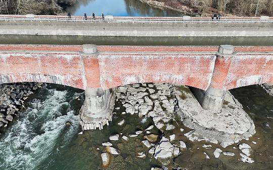 Disastro sulla Dora Baltea: fiume in secca per i lavori. L'allarme lanciato dal WWF: "Situazione gravissima"