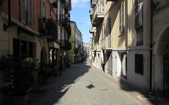 Negozi chiusi, comunit&agrave; pi&ugrave; fragile