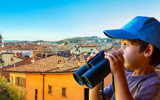 Il vicino ti osserva (ma per sicurezza): la proposta di Fratelli d&rsquo;Italia