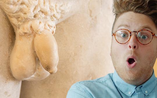 Entra in libreria con i pantaloni abbassati e il pisello in mostra. Compra il libro e saluta