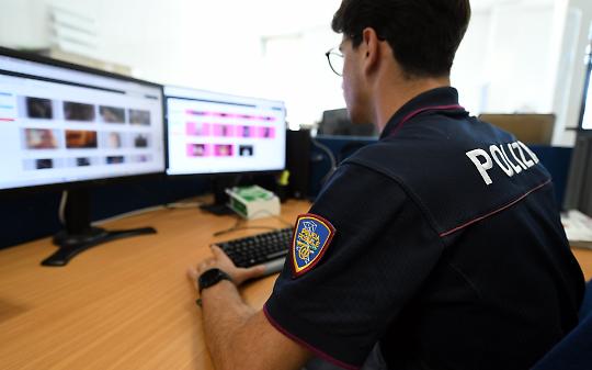 Pornhub in orario d&rsquo;ufficio in Comune a Venaria Reale: sui pc anche file pedopornografici