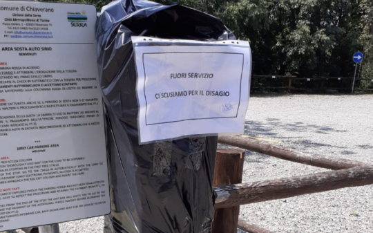 La sbarra del parcheggio era sempre rotta...