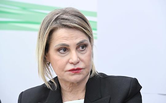 Isola dei Famosi, cambia tutto&hellip; Belen o Ventura per la conduzione?