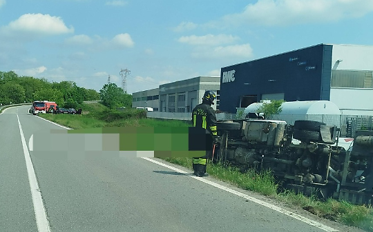 Incidente con autocisterna sulla Padana Superiore: strada chiusa tra Verolengo e Rondissone