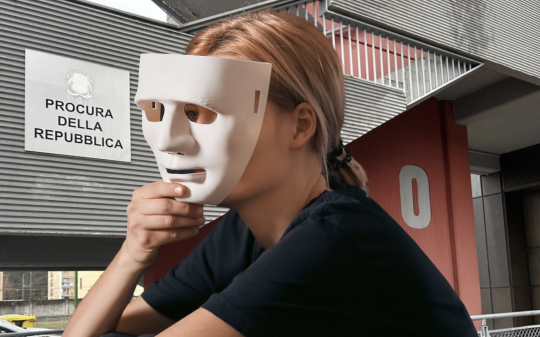 Sfregiata al volto dal suo ex, tenta di vendicarsi tre anni dopo aggredendolo con una spatola da torta