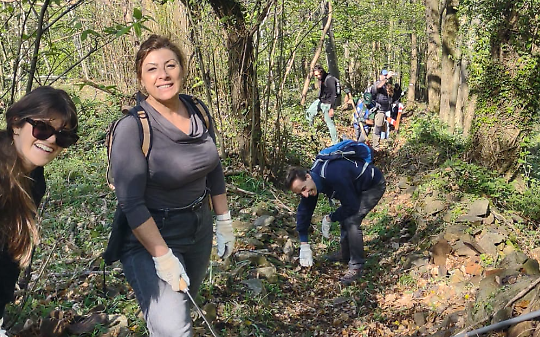 Impresa e volontariato fanno squadra: 49 dipendenti Suzuki al lavoro sui sentieri con il Cai Lanzo