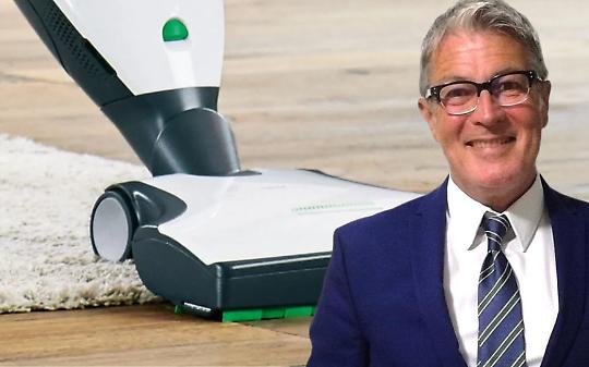 Pi&ugrave; che un circolo, un porta a porta: a Ivrea la politica si paga a colpi di Folletto