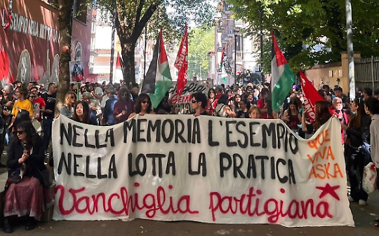 25 aprile a Vanchiglia. Memoria e tensioni davanti ad Askatasuna. Una targa per Ambrogio Furlan
