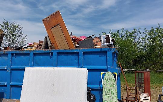 Rivarossa, rifiuti abbandonati