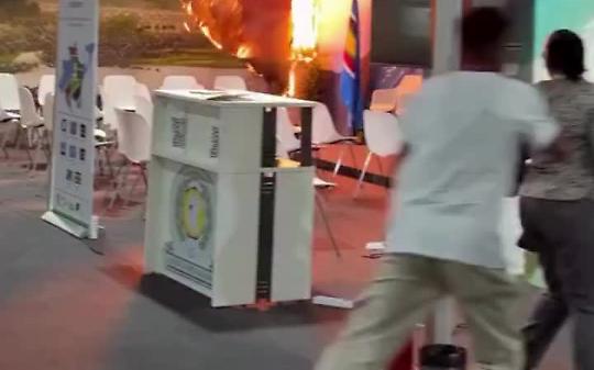 Incendio alla Cop30, fiamme vicino al Padiglione Italia in Brasile (VIDEO)