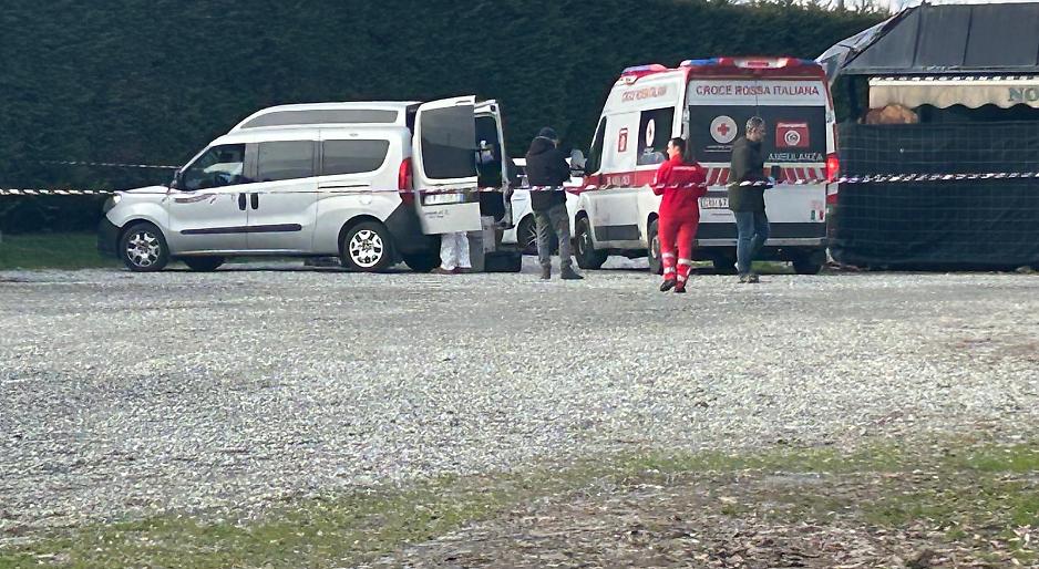 Carabiniere si suicida nel parcheggio del cimitero di Chivasso. Sul posto, 112 e il sindaco Castello