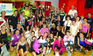 I tanti partecipanti alla maratona di spinning pro Telethon