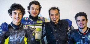 Francesco Bagnaia accanto a Valentino Rossi