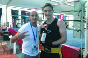 Edoardo Fusaro della Boxe Chivasso festeggia la vittoria con Angelo Fabiano